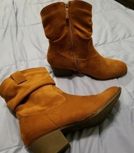 Suede boots